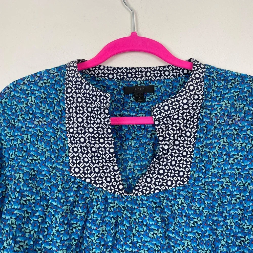 J.‎ Crew Woman's Sz 2 Blue Flower Patch Peasant Top Blouse Lightweight
